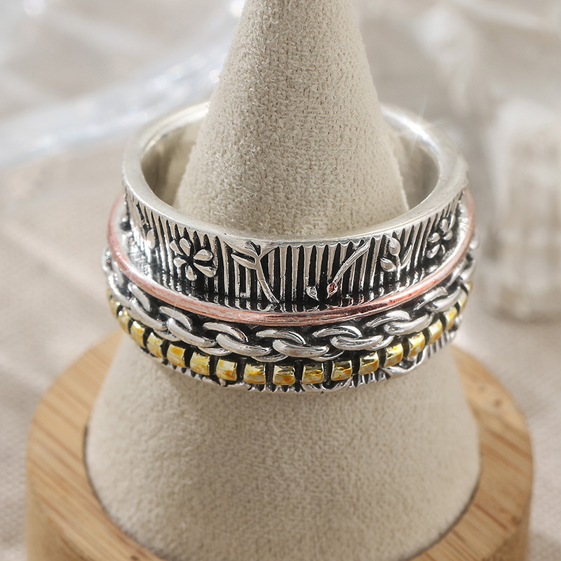 Women's Retro Wide Ring with Chain Detailing, Engravable